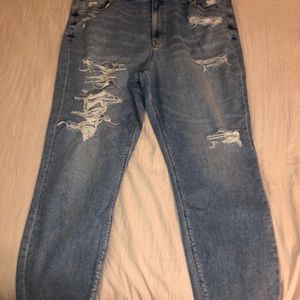 American Eagle stretchy mom Jeans🌸